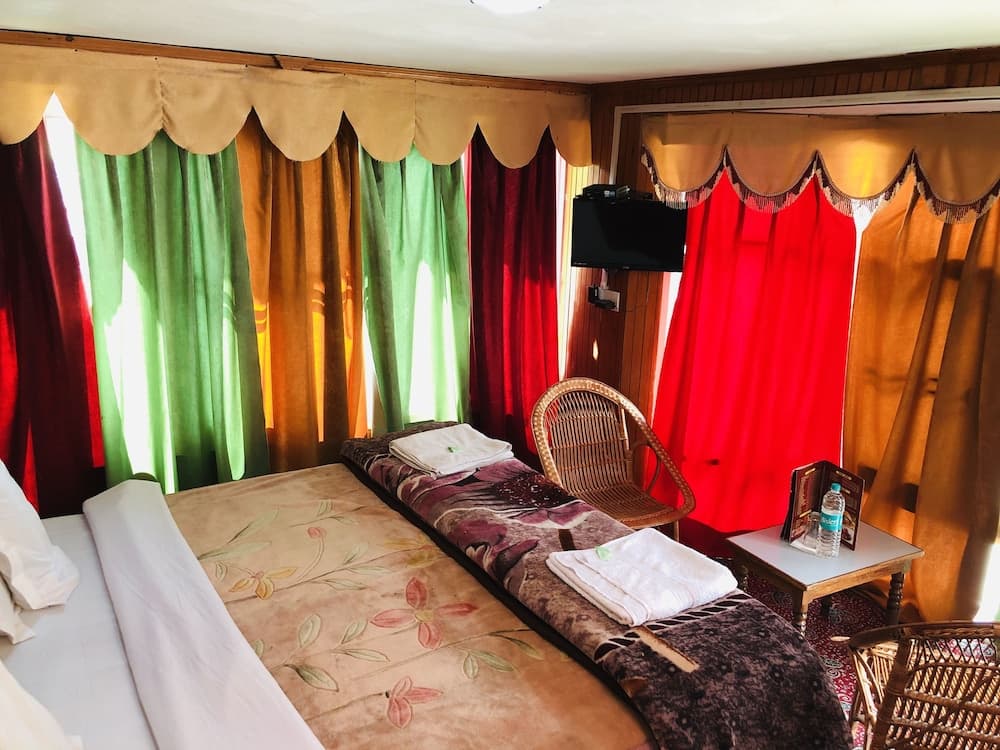 Hotel Glacier Heights