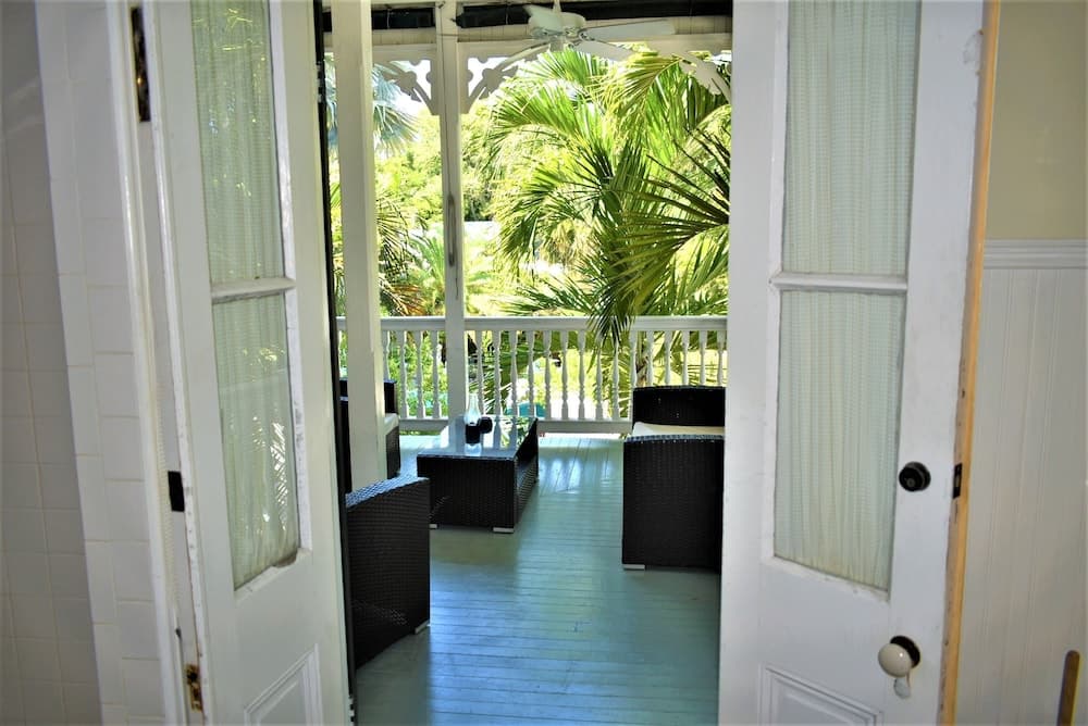 Simonton Court Historic Inn & Cottages