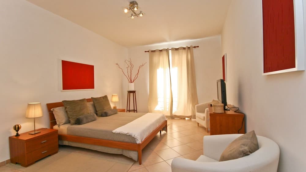 Rental In Rome Red & White Apartment