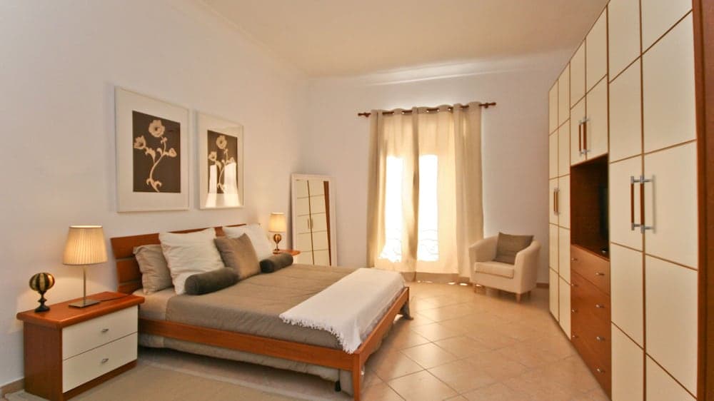 Rental In Rome Red & White Apartment