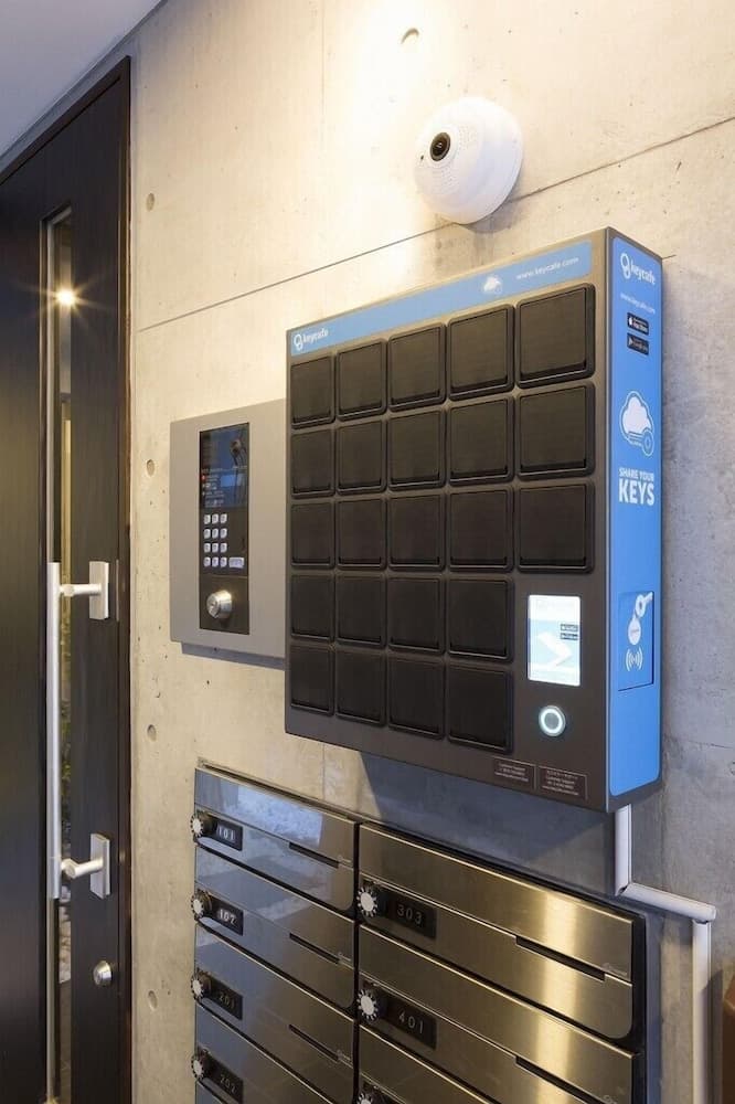 B4  Maison Philippe Shitaya 402