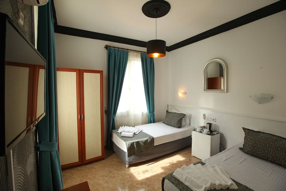 Hubble Bubble Suit Hotel