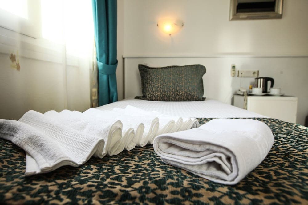 Hubble Bubble Suit Hotel