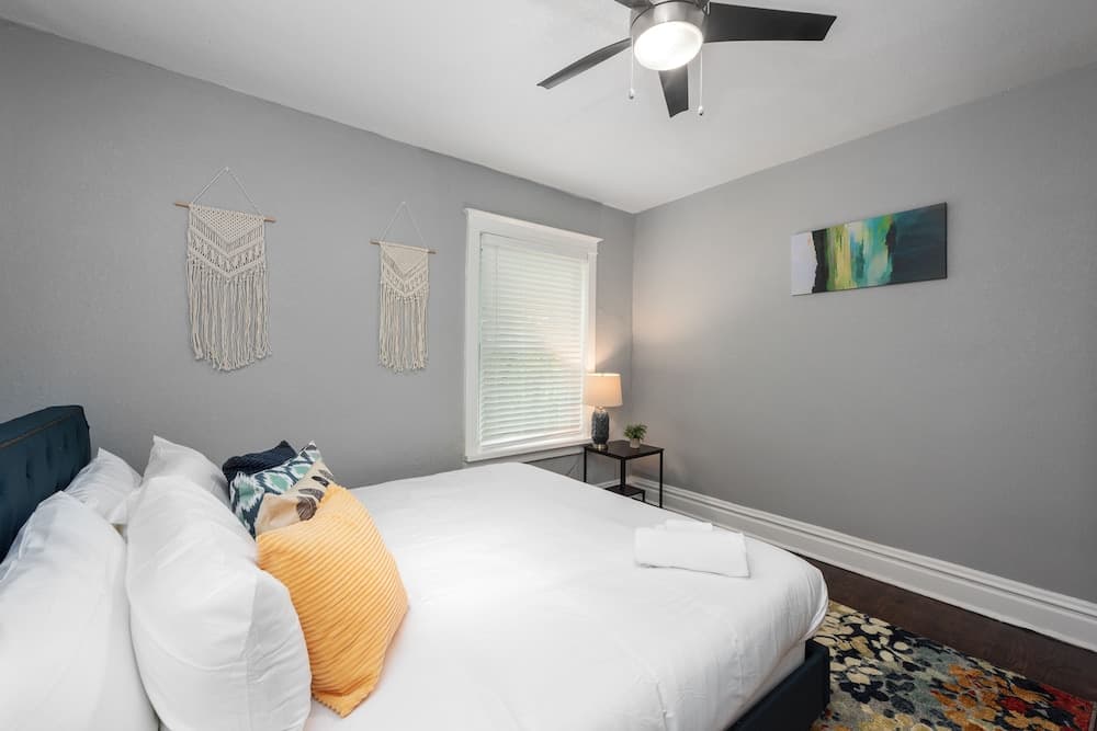 Central Garden Getaways Corp Rentals by NamaStay