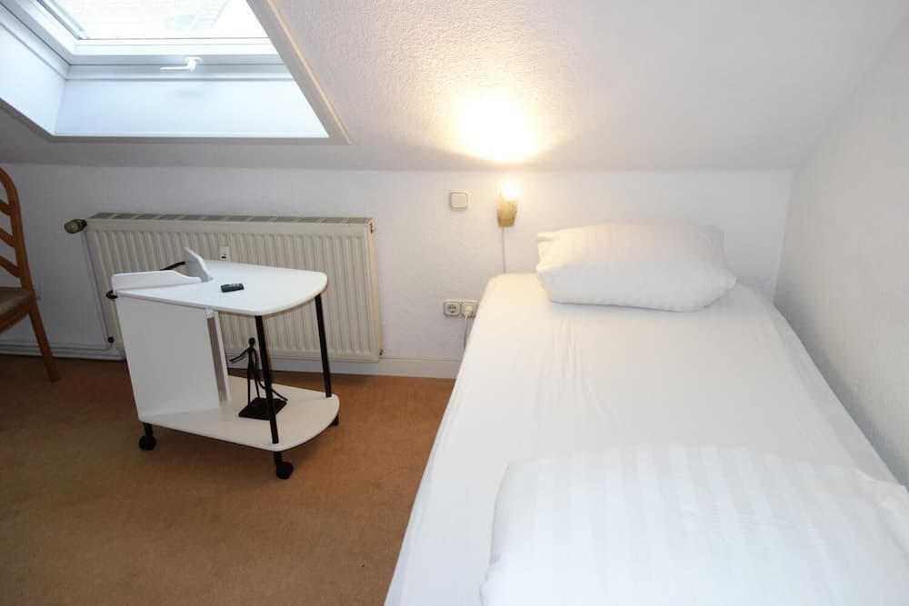 Tolstov-Hotels Generous 3 Room Apartment