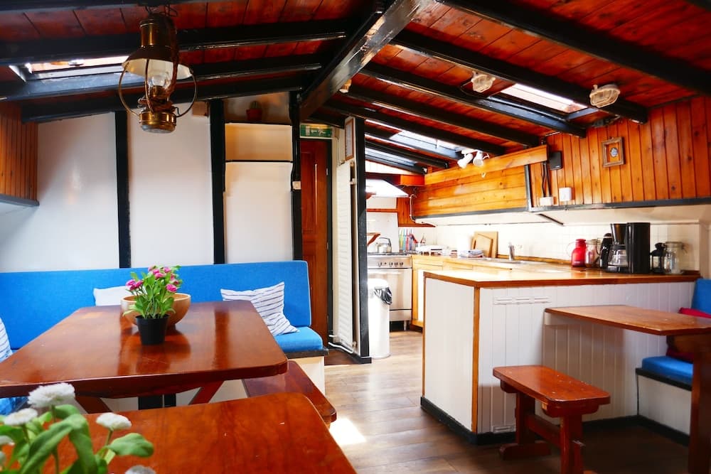 Boat apartment Rotterdam Fokkelina