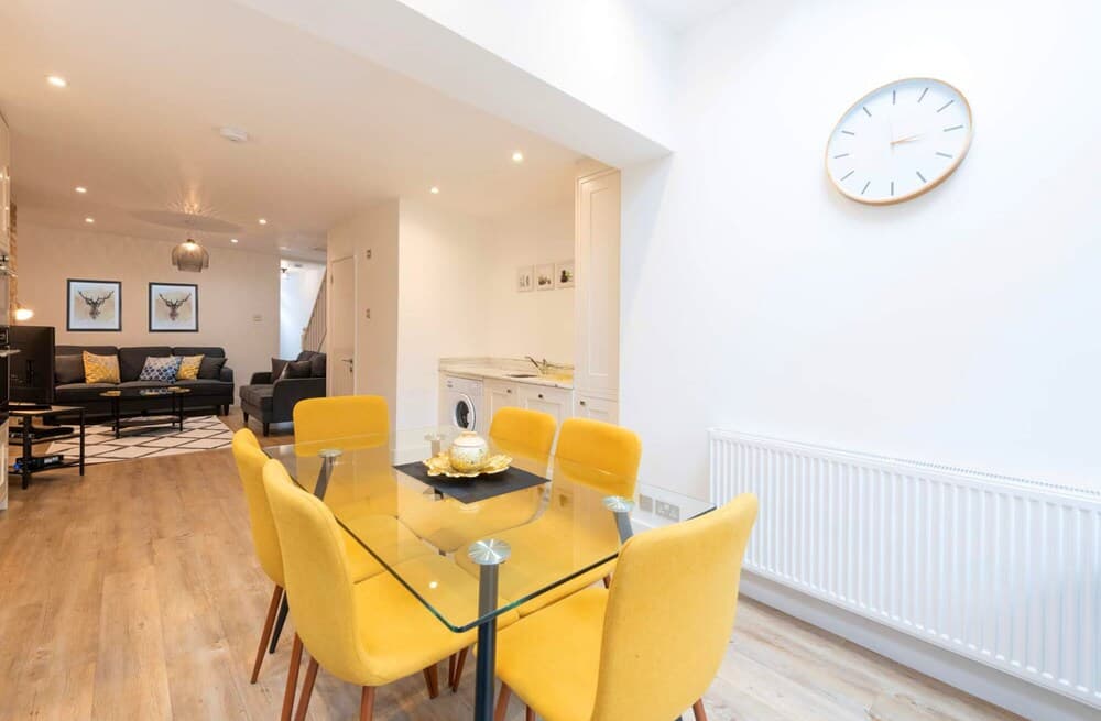 Temple Twenty5 - A Newly Refurbished, Modern Style Large 3 Bedroom House