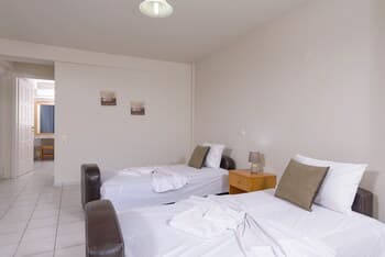 CHC Ares Apartment - Hotel