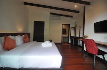 The Eight Ratvithi House