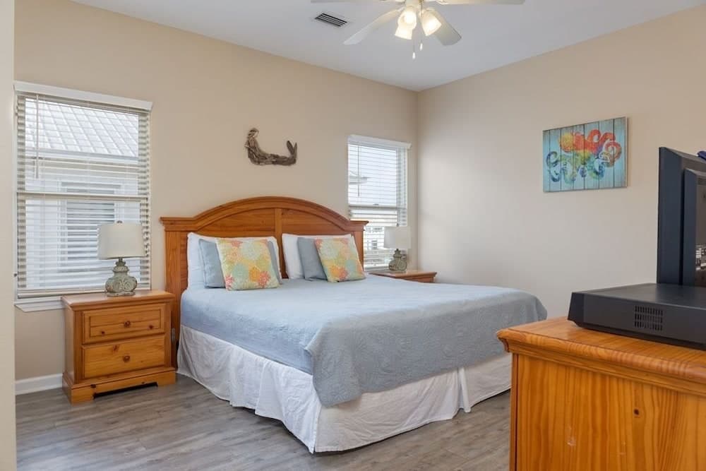 Sandy Toes 4 Bedroom Home by RedAwning