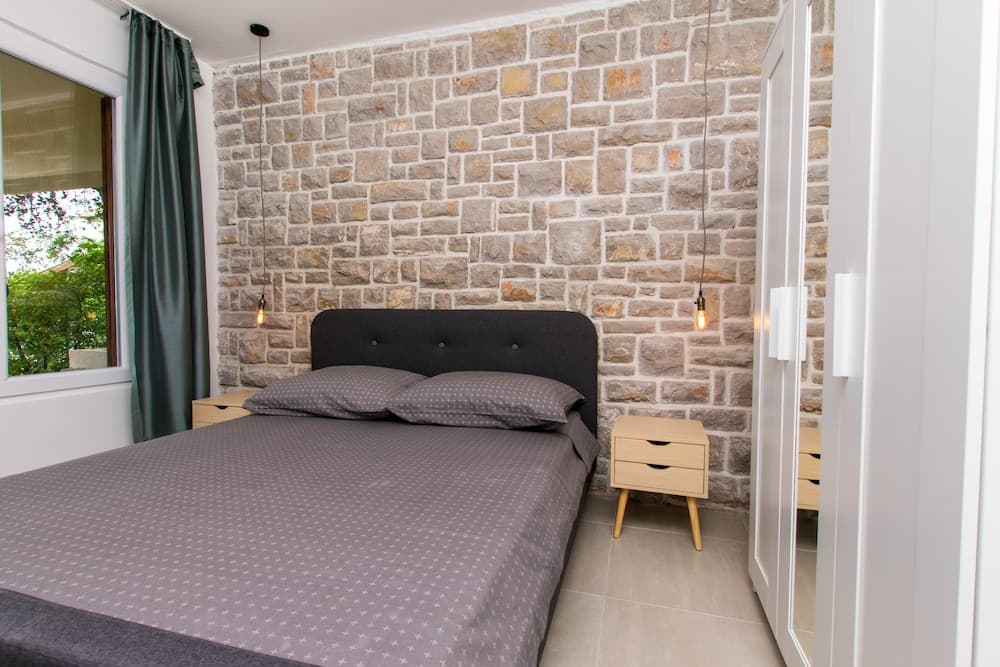 Apartment Seafront Tambaca