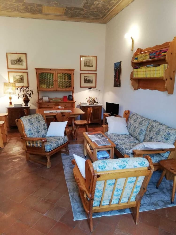 In Riva Al Lago Marone