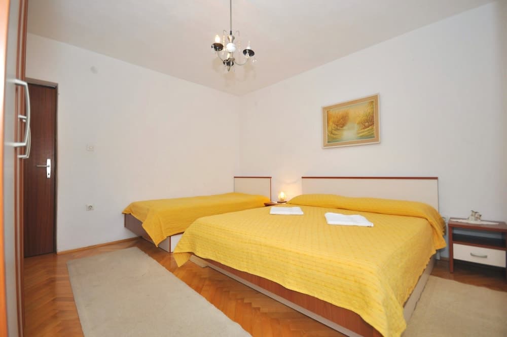 Apartments and Rooms Anka