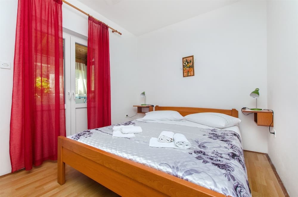 Apartments and Rooms Stjepan