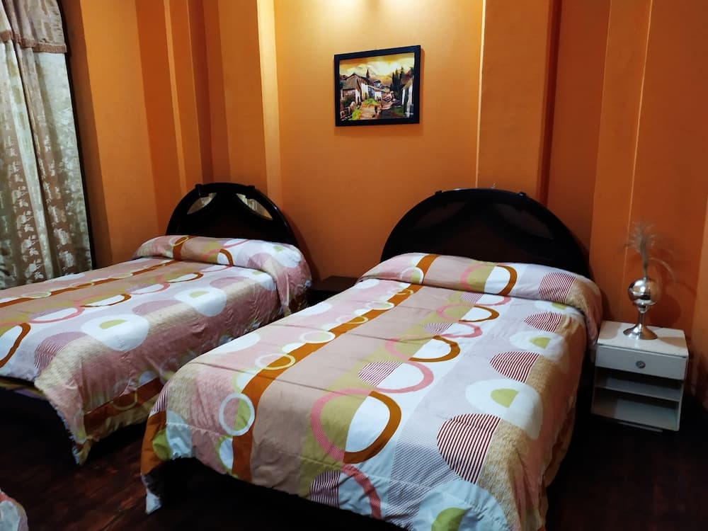 Hostal Latitud Ecuem