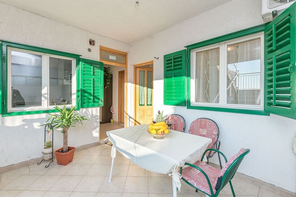 Apartments and Room Nevenka