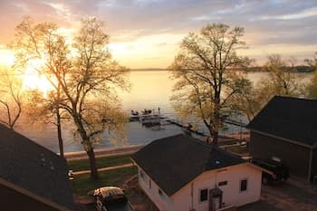 Viking Bay Resort & Lodge