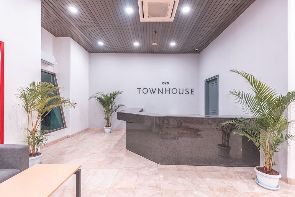 Super OYO Townhouse 2 Hotel Gunung Sahari