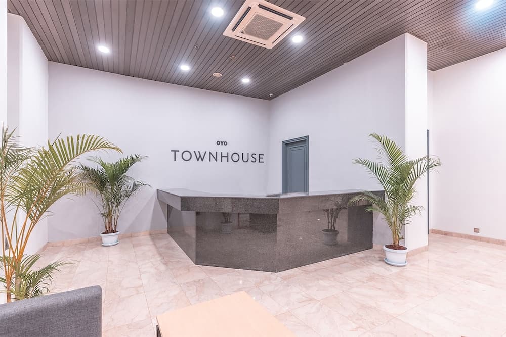 Super OYO Townhouse 2 Hotel Gunung Sahari