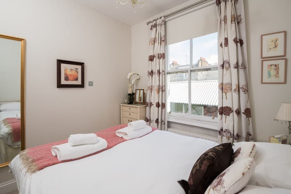 Charming Chelsea Home by the River Thames