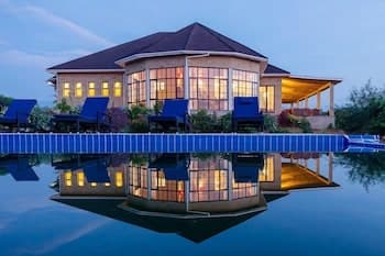 Elephant Plains Lodge