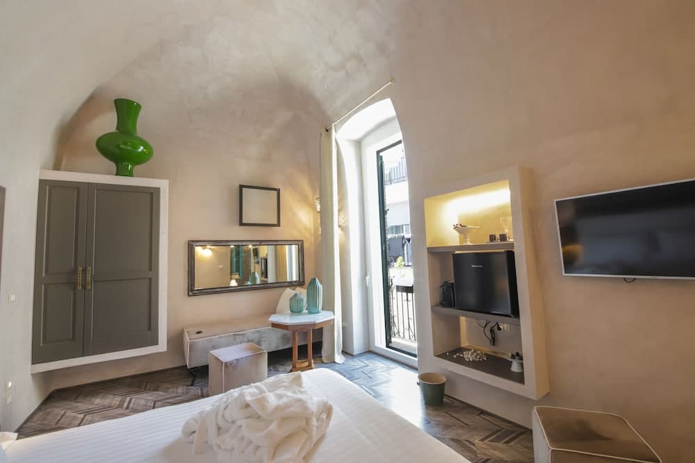 Al Console Luxury Suite