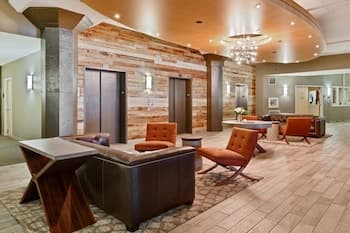 Bluebird Suites at the Warehouse District