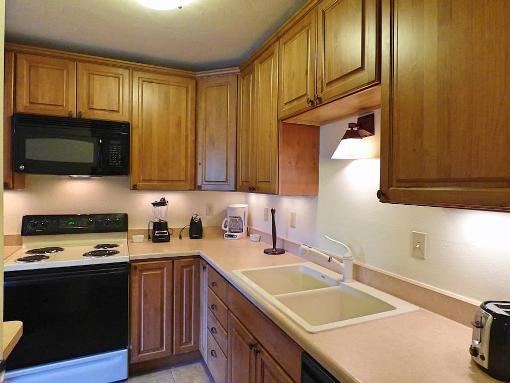 Lift Tickets Heart Of The Base with Private Deck & Fireplace