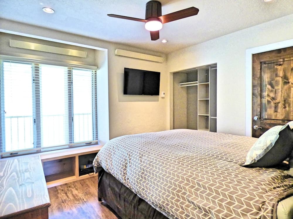 Private Deck Mountain Views Babbling Creek Sleeps 4