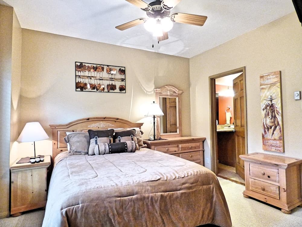 Lift Tickets Ground Floor Pool, Hot Tubs, Near Mtn, Fireplace Shuttle