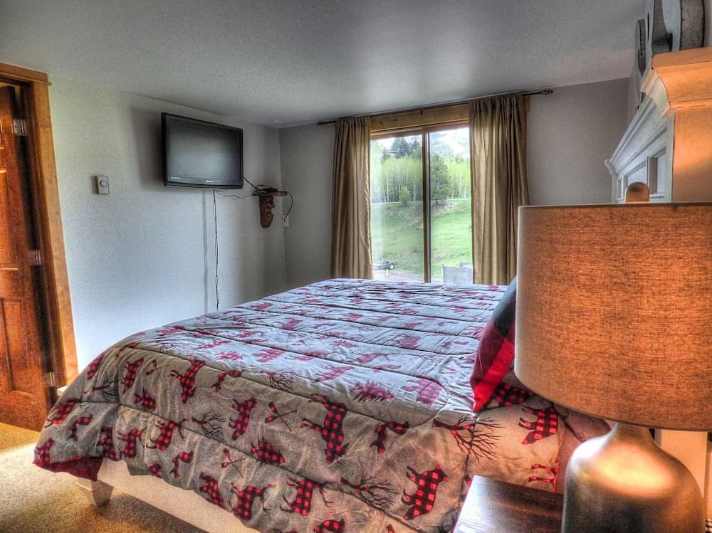 Lift Tickets Shuttle & Hottub, Pool, Near Ski Mountain Area