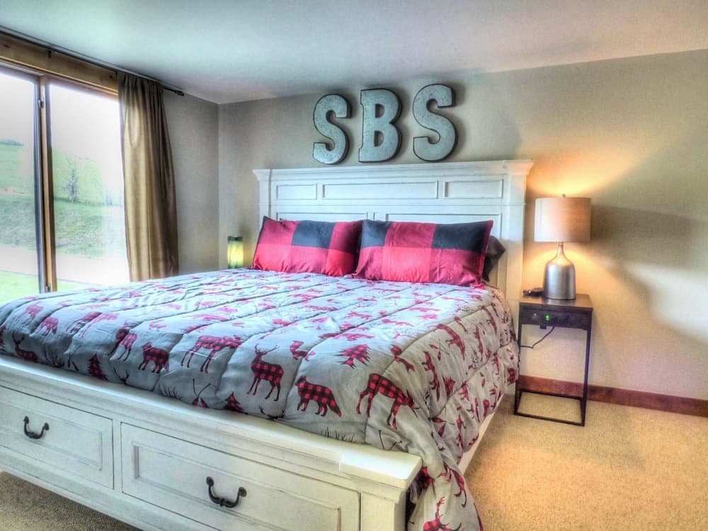 Lift Tickets Shuttle & Hottub, Pool, Near Ski Mountain Area