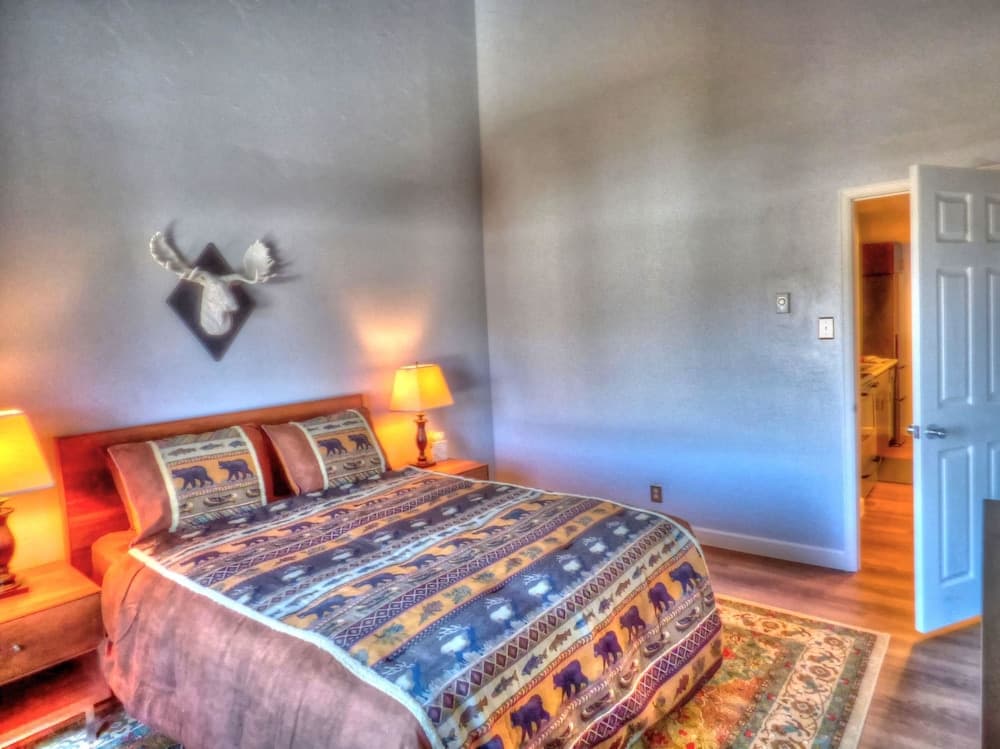 Lift Tickets Pool, Hot Tubs, Shuttle & Private Deck Mountain Village