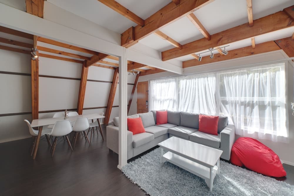 Awesome 3 bed Rotorua Lake House