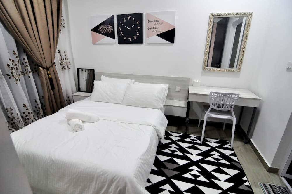 Kenwingston Square Garden by IdealHub