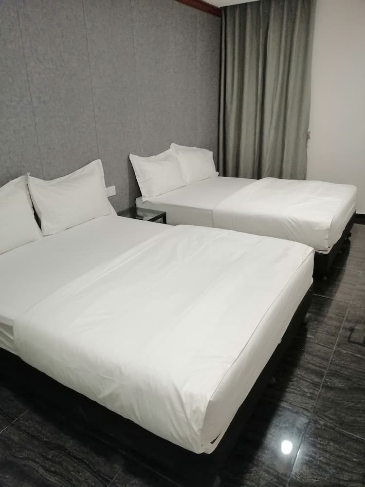OYO M Design Hotel Taman Pertama