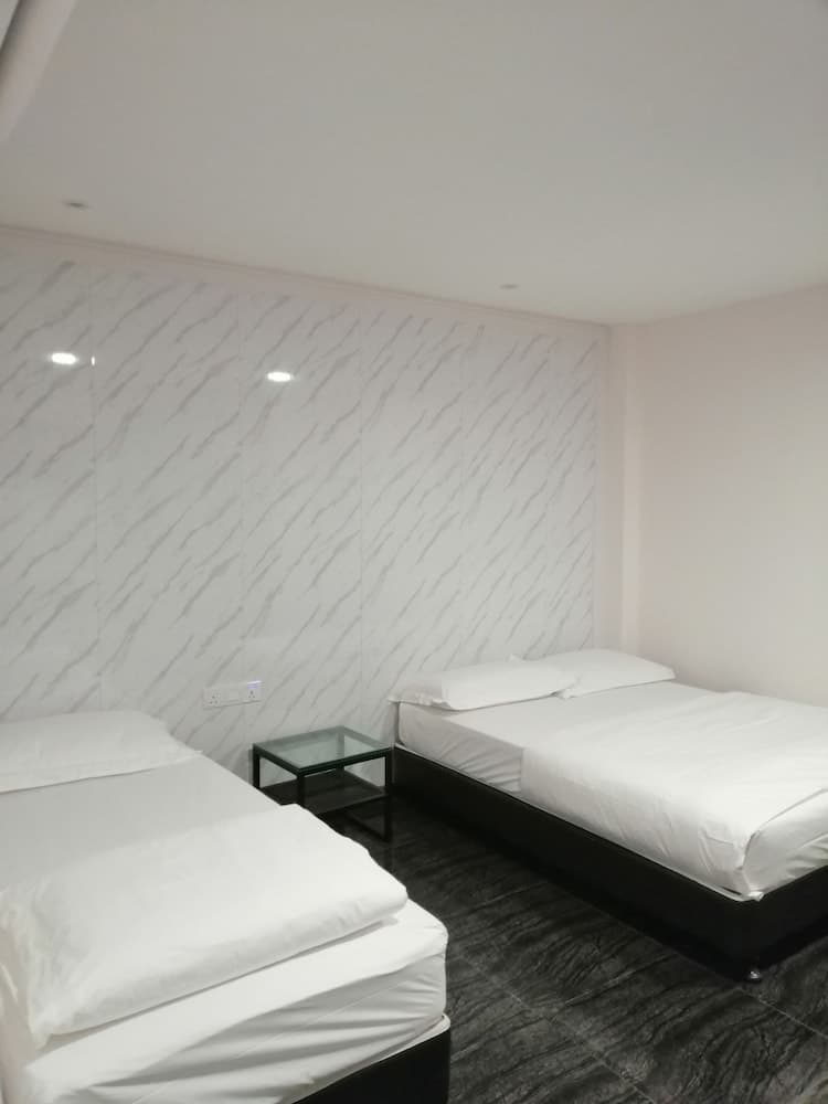 OYO M Design Hotel Taman Pertama