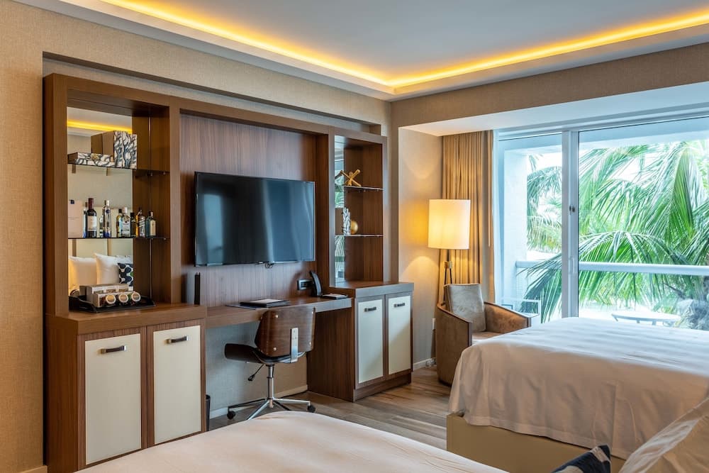 Beachfront Condo With Large Balcony