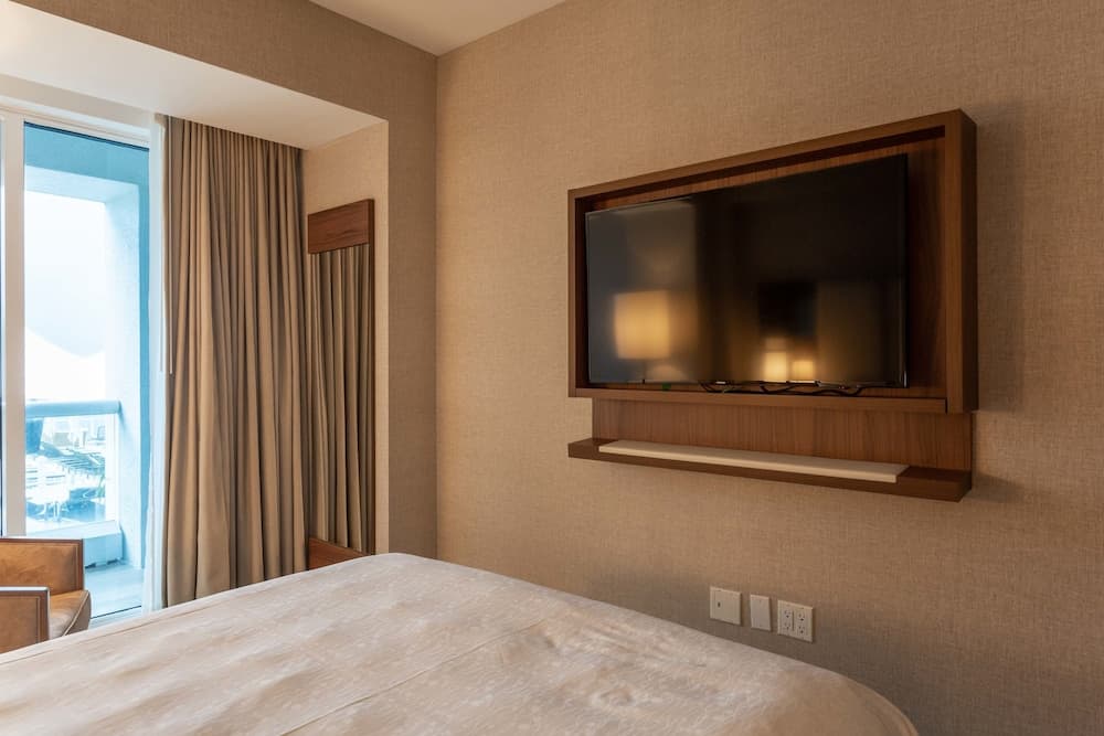 Charming Beachfront Condo With Large Balcony