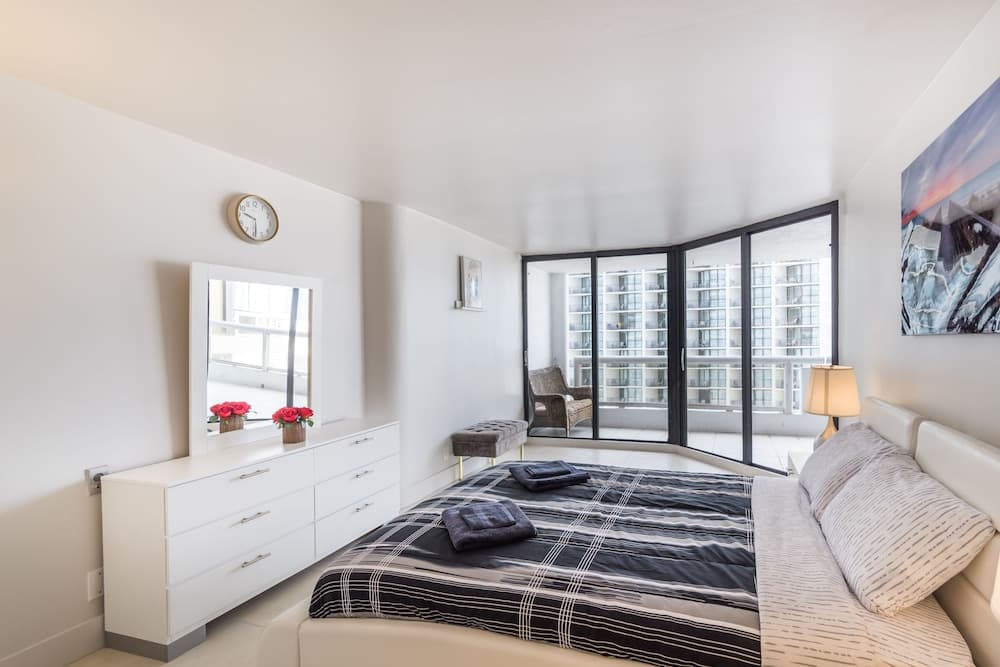 Stunning Balcony Views 3 Bedroom