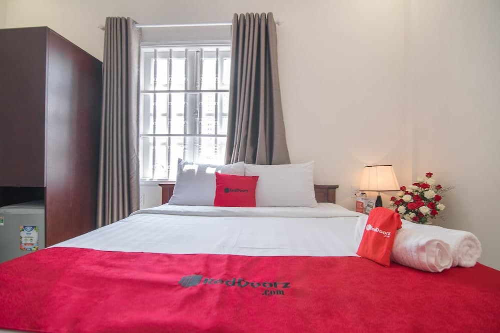 RedDoorz Premium near Bai Sau
