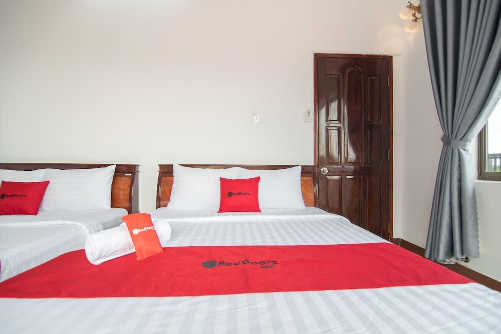 RedDoorz Plus near Bai Truoc