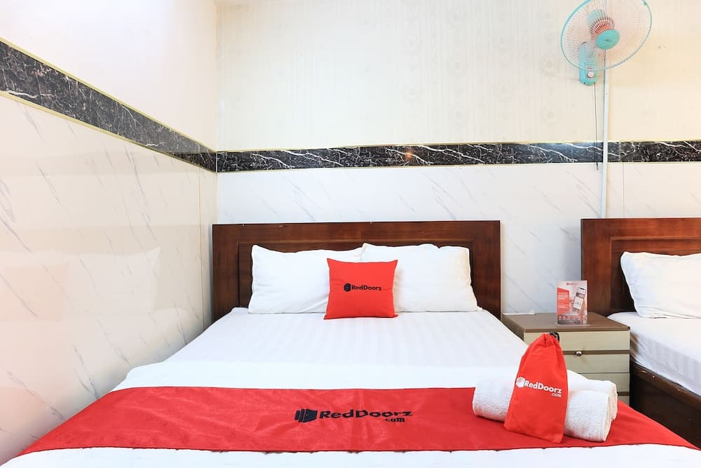 RedDoorz @ Cong Hoa Street