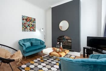 Cosy Home Near Station, Parking, Netflix, Sleeps 5