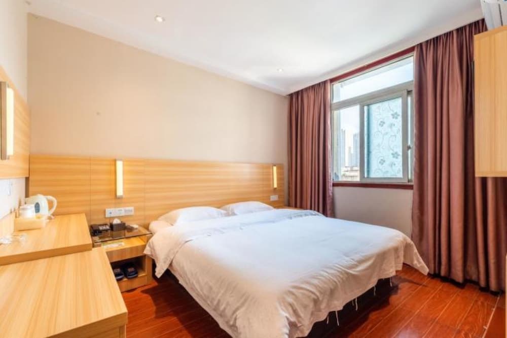 Yimi Shiergong Metro Station Branch