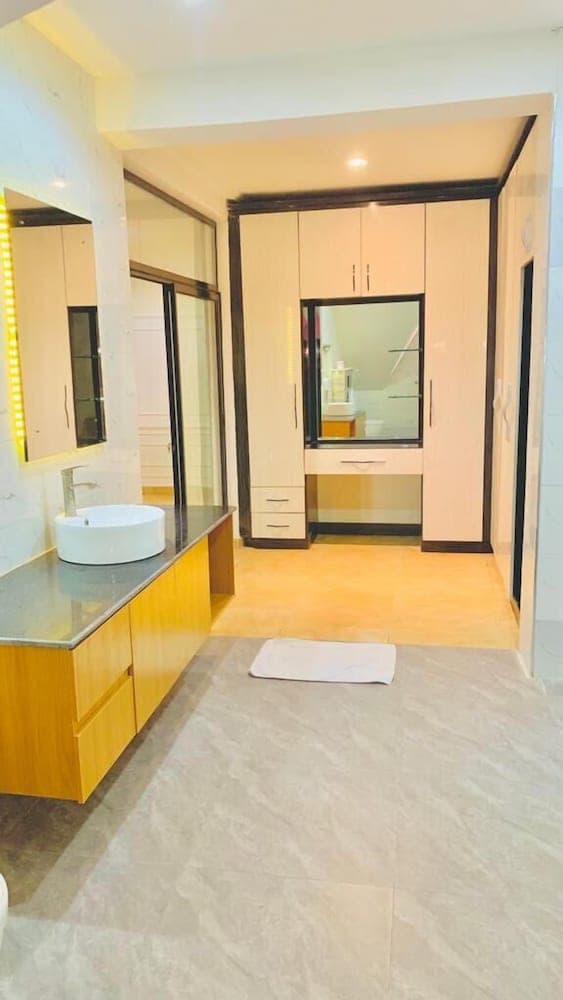 The Grosvenor Rooms And Suites