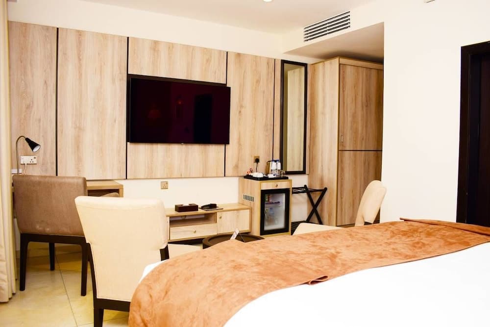 Rayjok Hotel And Suites