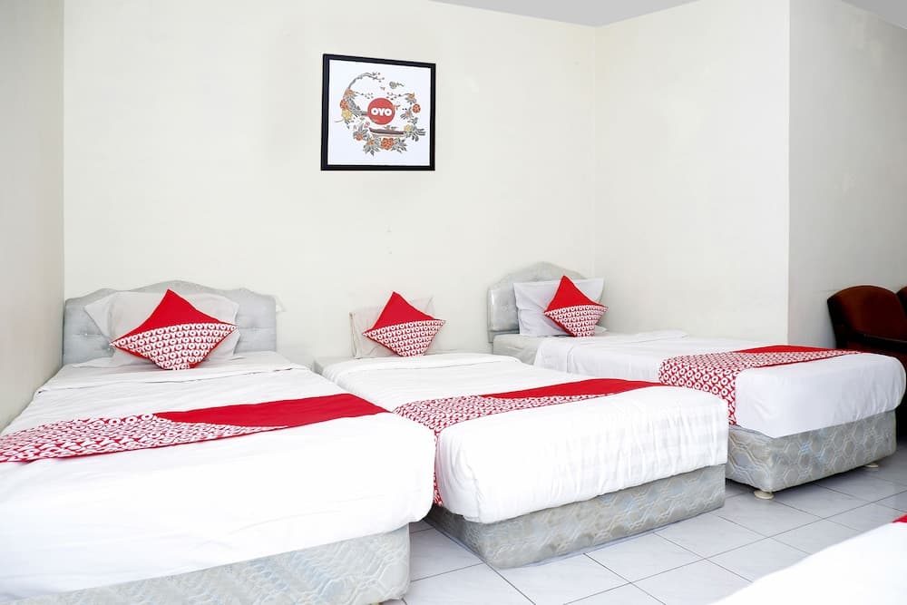 OYO 1196 Hotel Pura Puspa Rosa