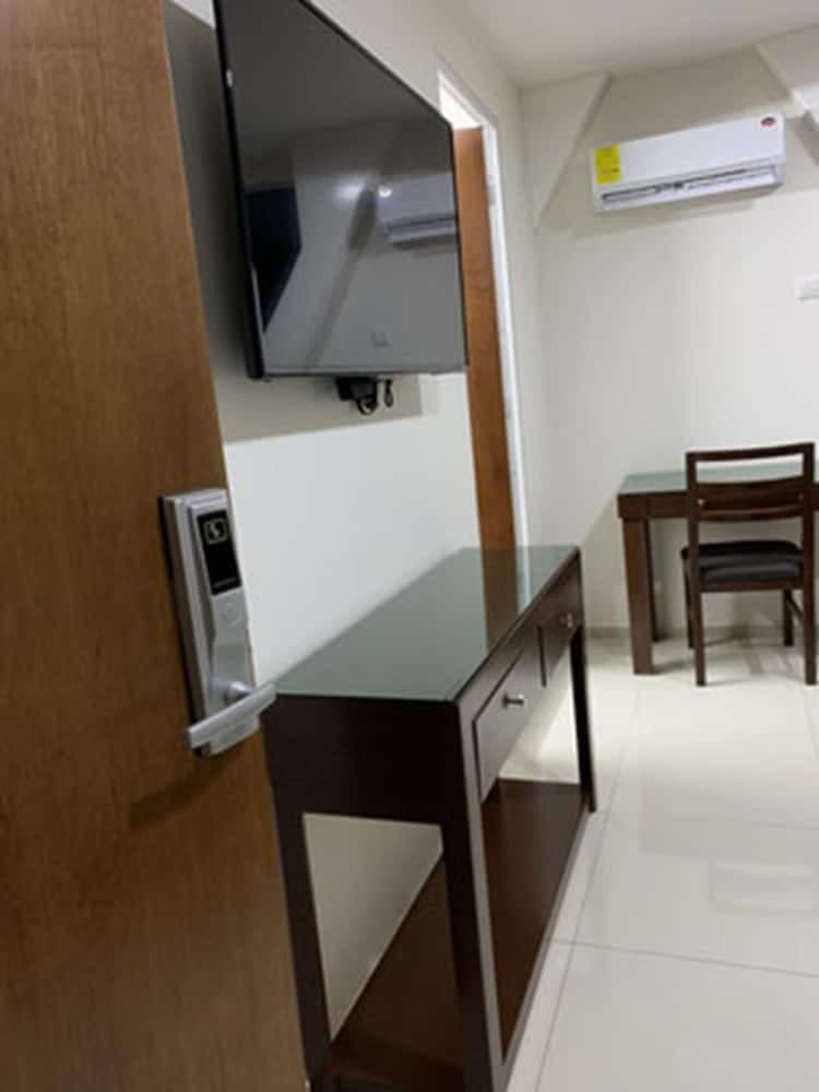 Hotel Business by Grupo La Jolla