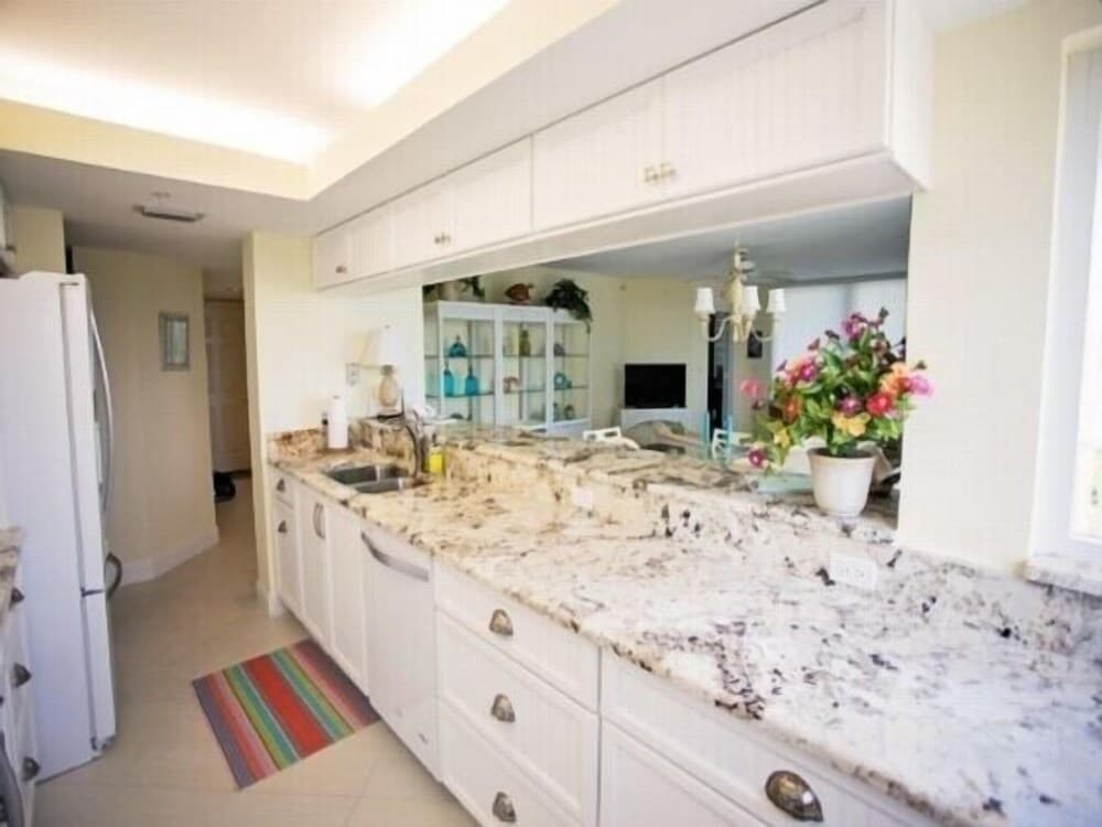 Oceanfront Condo, Short Walk to the Beach with Olympic-Size Pool by RedAwning